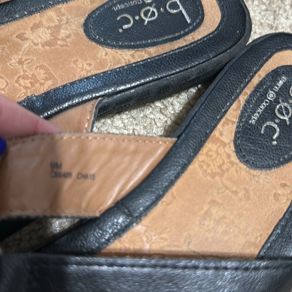 BOC Women's 9 Black Leatger Thong Flip Flops Sandals - Picture 3 of 5